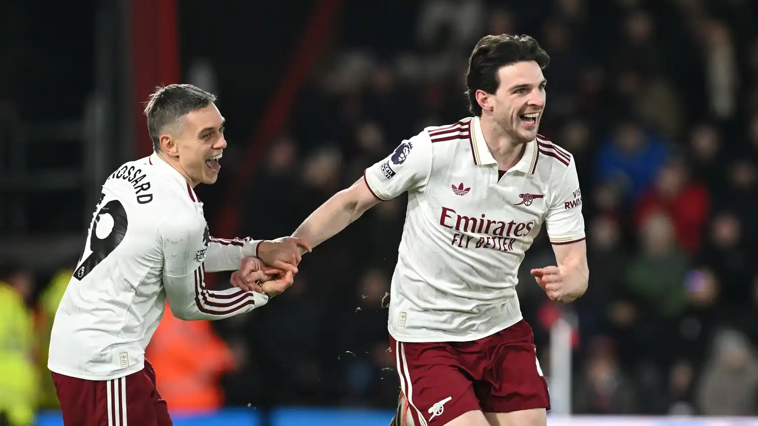 El líder Arsenal festejó en su visita a Bournemouth