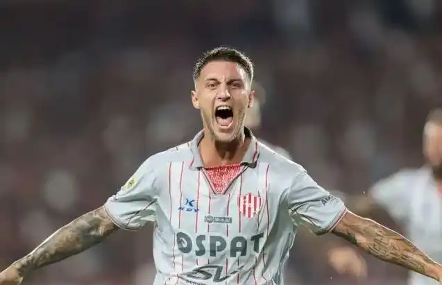 Con la camiseta del Tate disputó 70 encuentros y convirtió 5 goles.