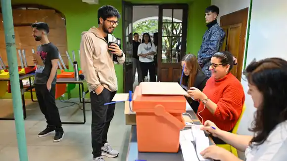 Uruguay en vilo por unas elecciones donde el resultado se definirá voto a voto y los indecisos serán clave