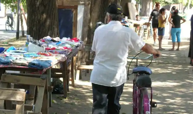 Proyectan regularizar las ferias populares de Rosario