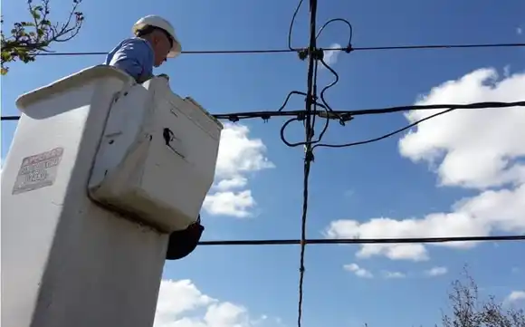 Intendente de San Vicente se calentó con empresa eléctrica y la intimó: “No vamos a tolerar más incumplimientos”