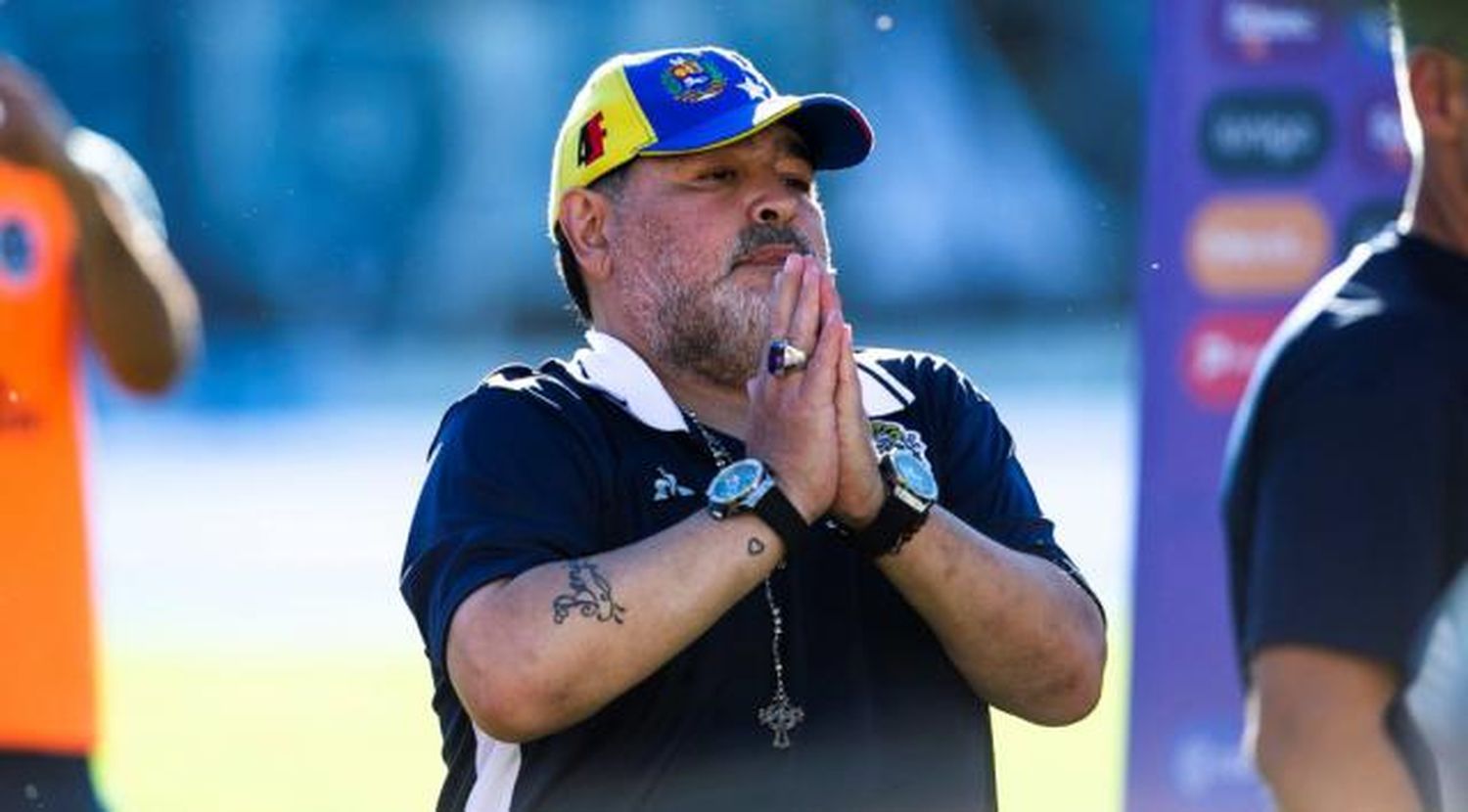 Maradona, lapidario contra Riquelme: "Un ídolo no puede venderse al mejor postor"