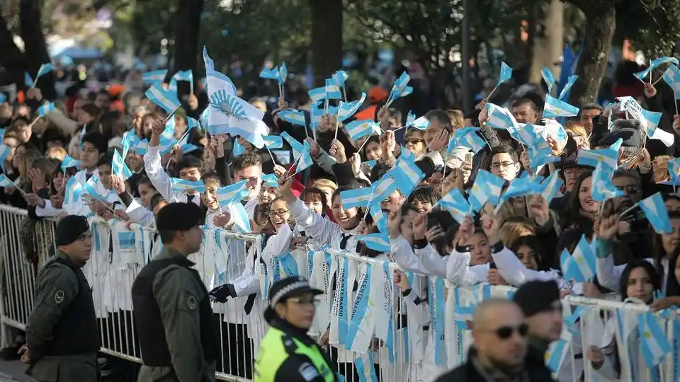 Corral: “El Bicentenario nos inspira a construir un futuro mejor”