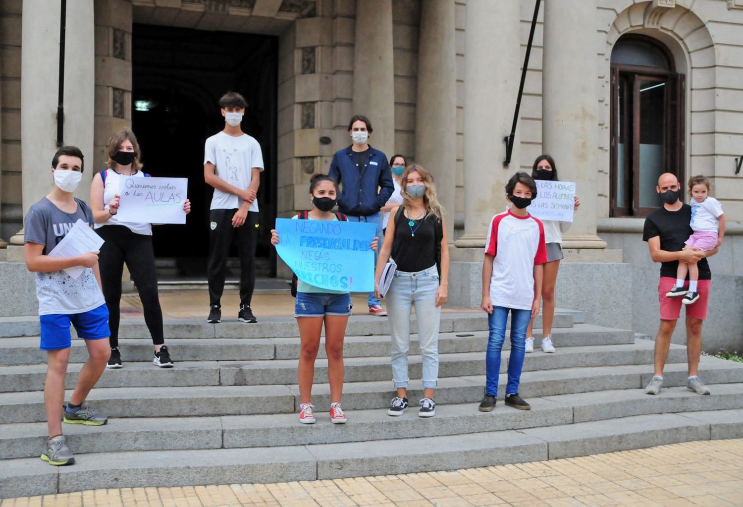 Estudiantes secundarios pidieron por la vuelta a la presencialidad en todas las escuelas