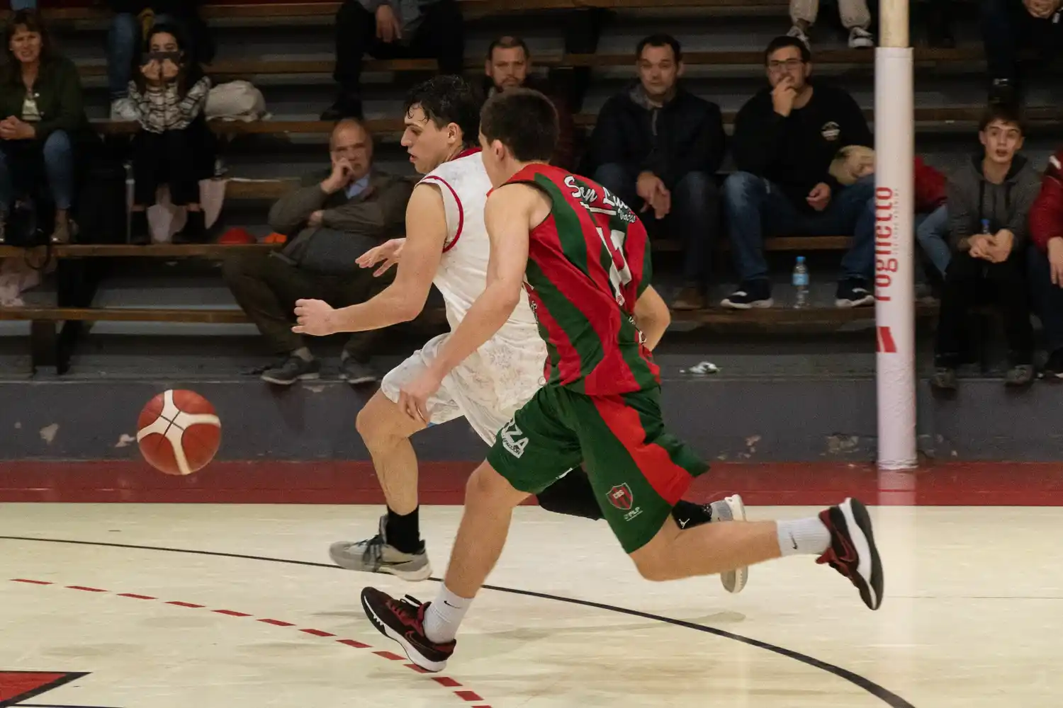 Básquet: Huracán lidera, pero no se conforma y quiere más