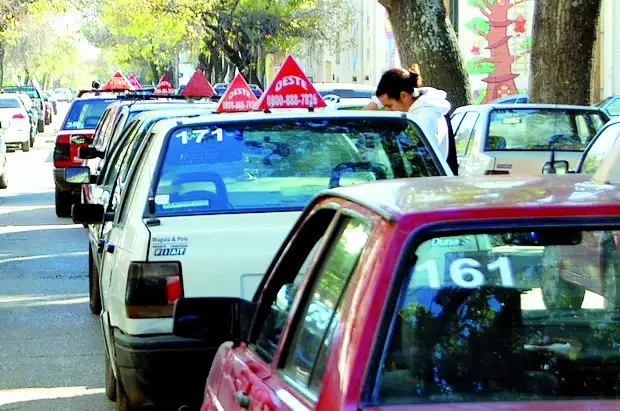 El aumento también llegó a los remises