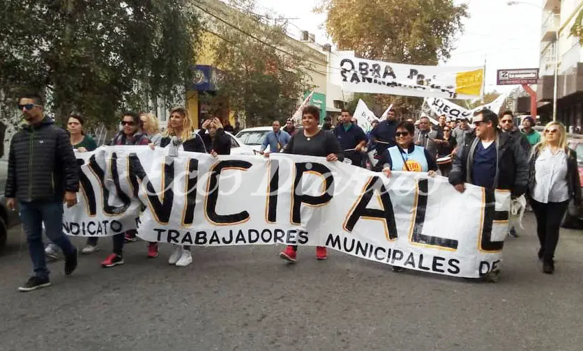 Municipales realizan paro