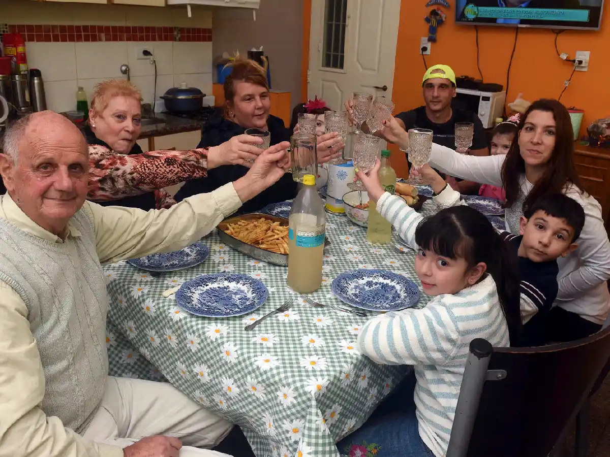 Córdoba habilita reuniones familiares de hasta 10 personas