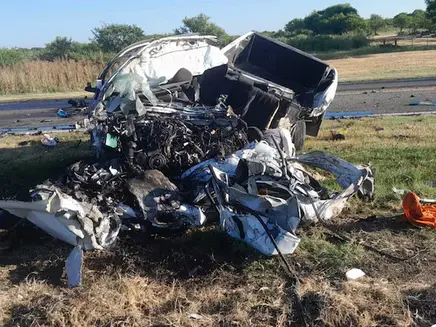 Tres muertos y un herido de gravedad tras el choque entre una camioneta y un camión en Entre Ríos