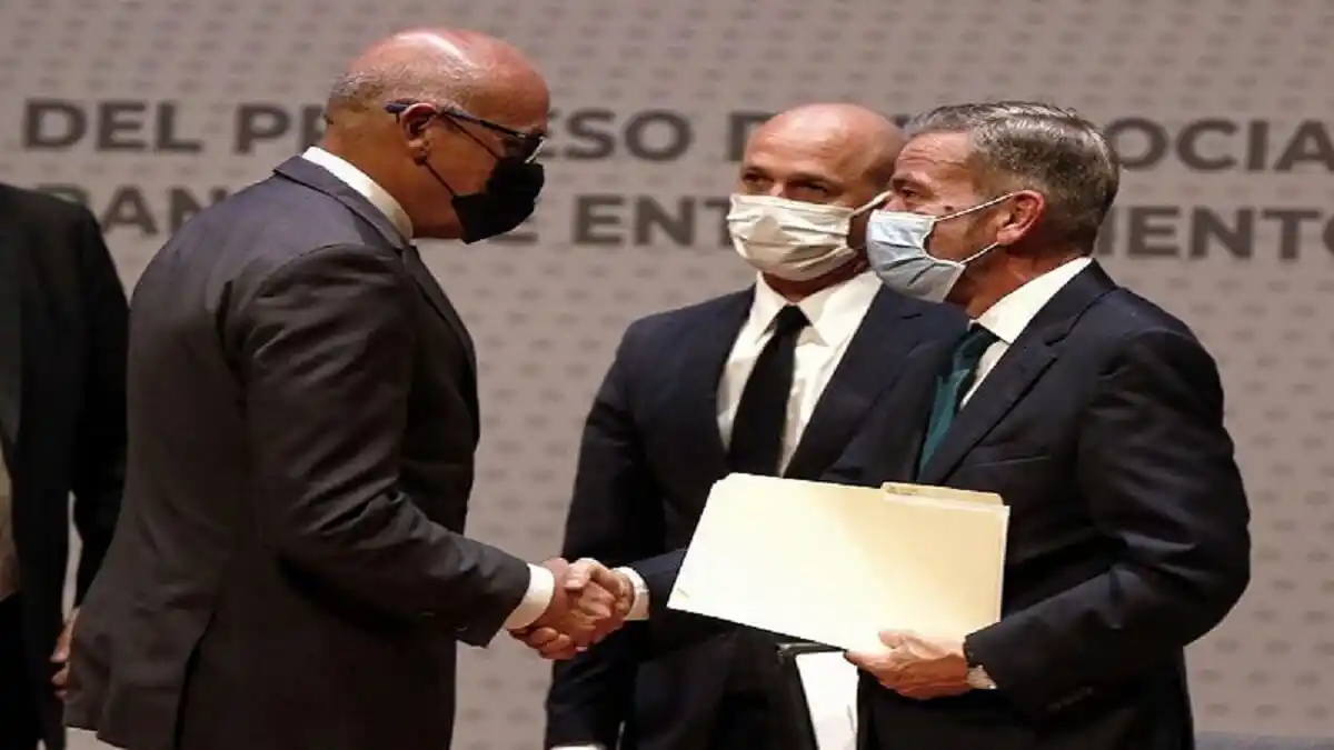 OPOSICIÓN trata de acelerar reanudación del diálogo: delegación viaja a EE.UU.