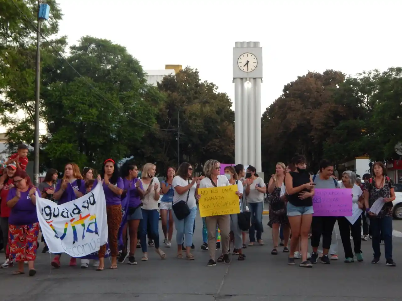 Chascomús marchó en pedido de justicia tras violación grupal en Palermo