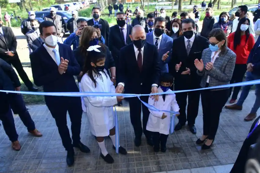 Insfrán anunció la pavimentación de la avenida Los Pioneros