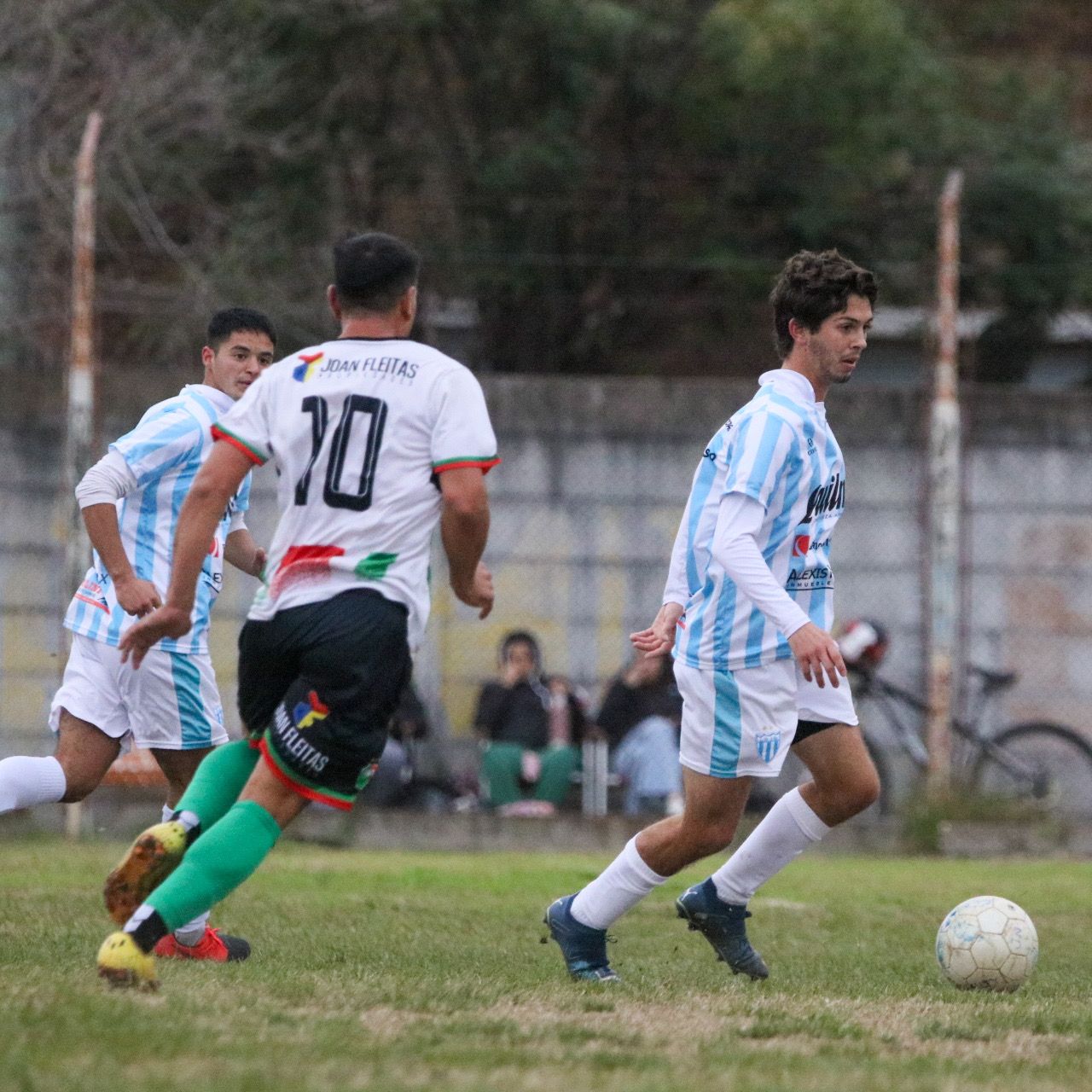 Juvenil del Norte y Juventud Unida terminaron a mano en el Municipal (crédito: Pato Negro/IG Gol Entra).