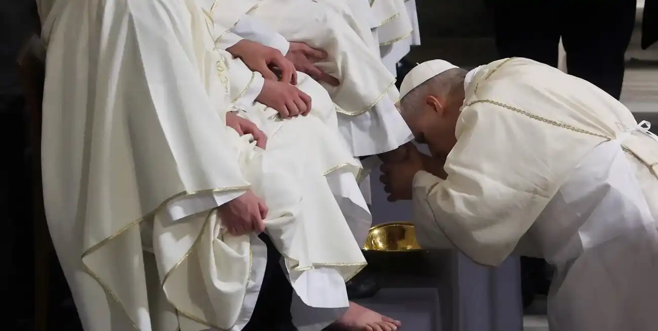 El Sumo Pontífice destacó que el servicio no es una opción, sino una condición sine qua non para la vida cristiana. REUTERS/Vincenzo Livieri