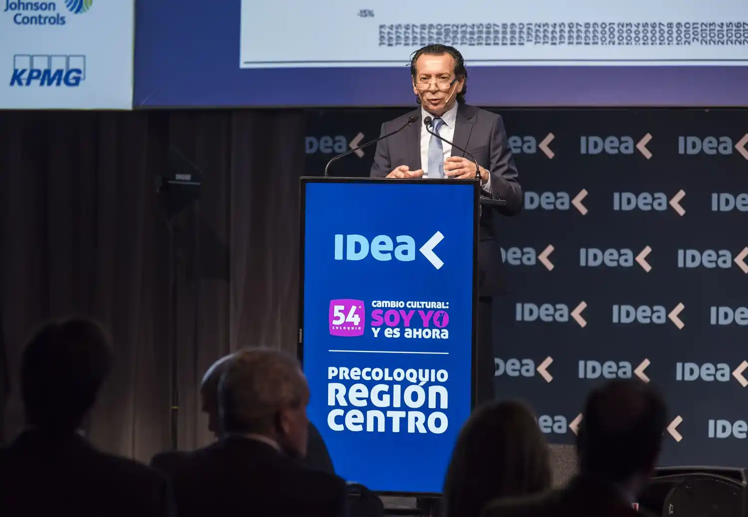 Analistas prevén un futuro con con más sombras que luces