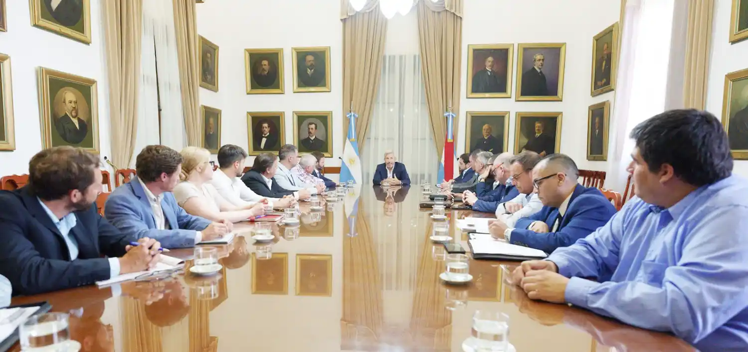 Frigerio garantizó a intendentes que mantendrá la parte del subsidio que corresponde a la provincia