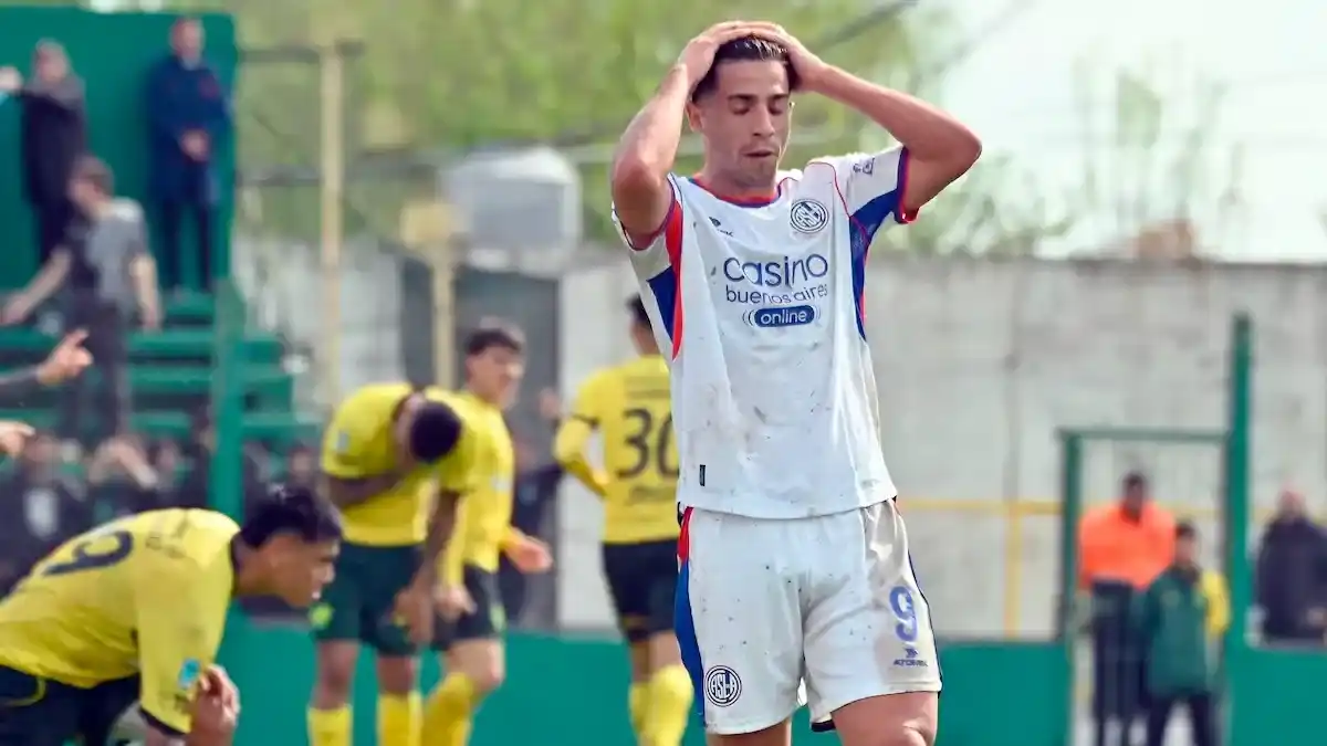 Alexis Cuello no lo puede creer: San Lorenzo recibió tres goles en el primer tiempo en Florencio Varela
