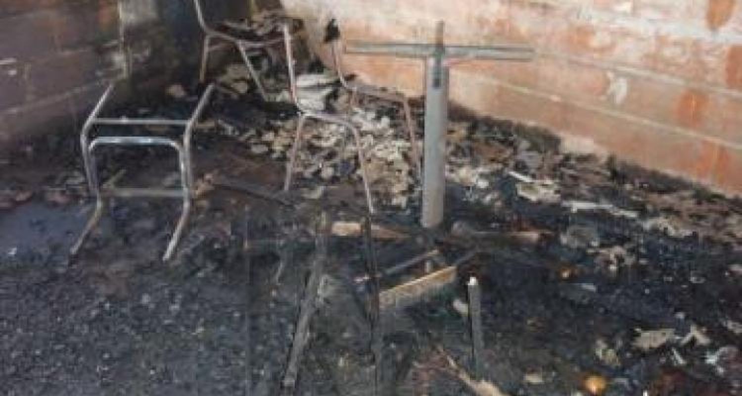 Robo e incendio en una vivienda