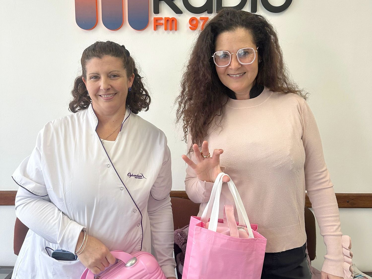 Paula Marcolongo y Julieta Cicimarra de Oyhamburu