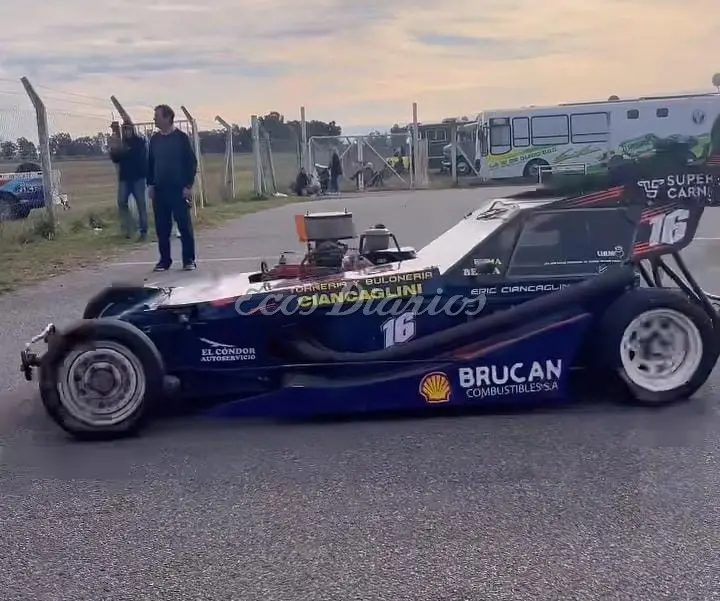 Auto de Eric Ciancaglini. Participante del Mar y Sierras "B"