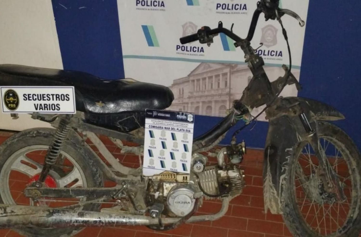 Detienen a dos personas que vendían por red social una moto robada