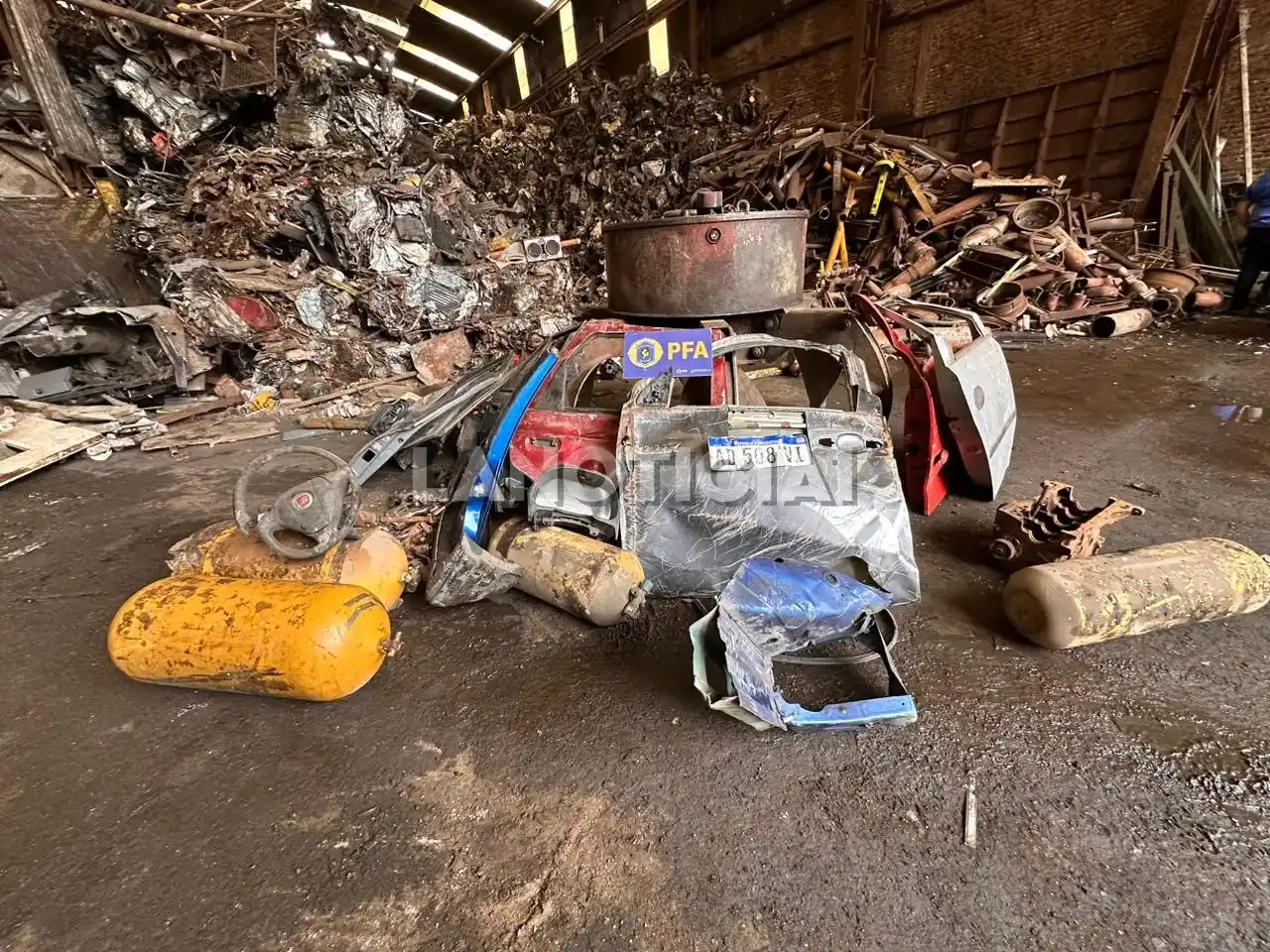 Parte de los elementos incautados por la PFA.