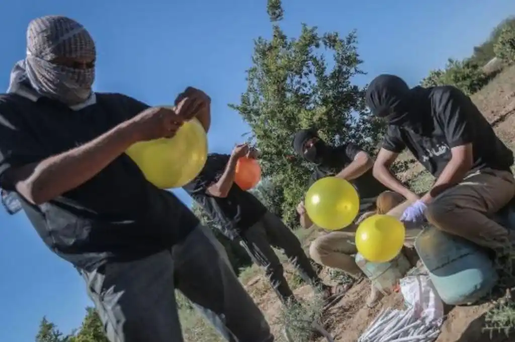 Aviones israelíes atacan Gaza por el lanzamiento de globos incendiarios