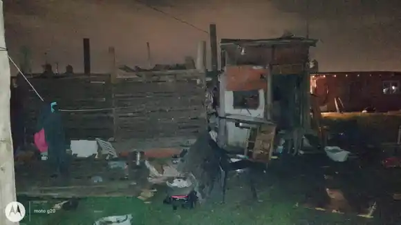 Trágico incendio: una mujer y sus cuatro hijos están internados por quemaduras