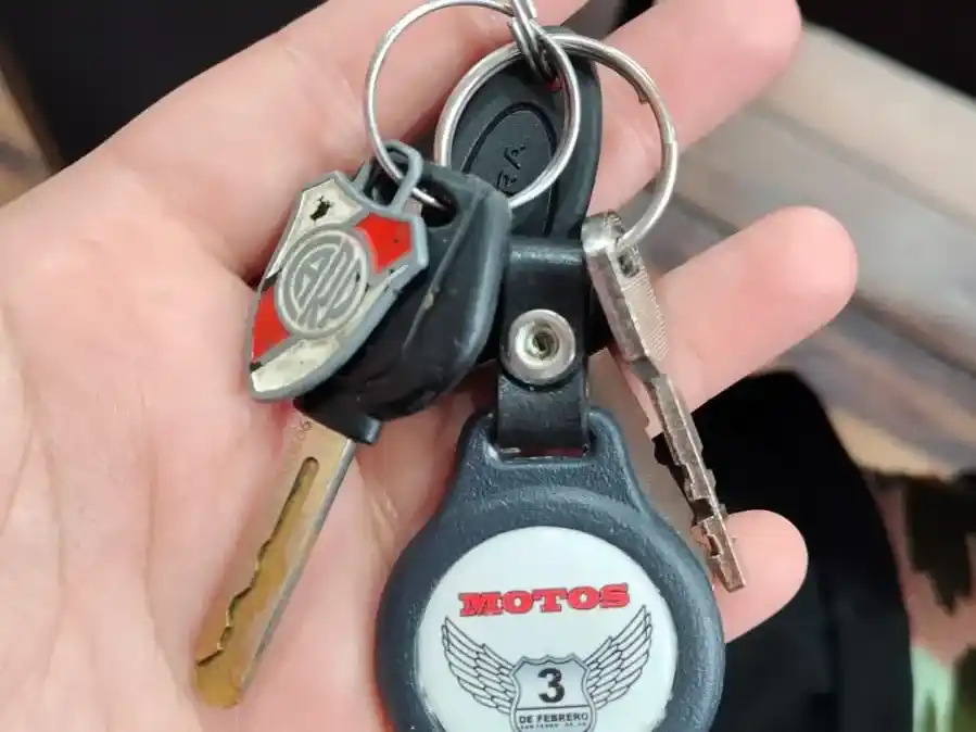 Llaves encontradas en comercio de 3 de Febrero y Gomendio
