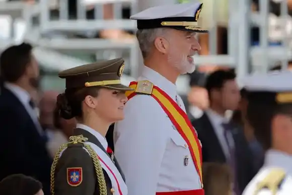 La vida de la princesa Leonor en Marín: habitación compartida, baño común, wifi y ocho horas de sueño