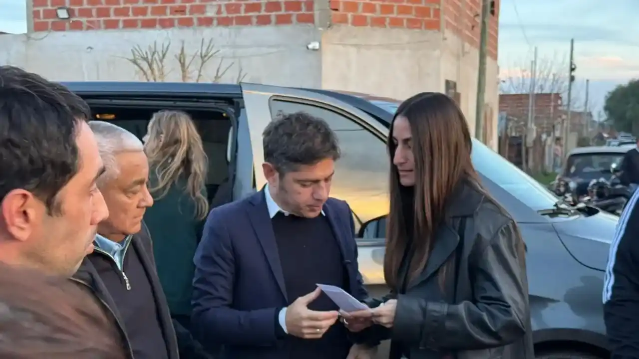 Kicillof en barrio Güemes