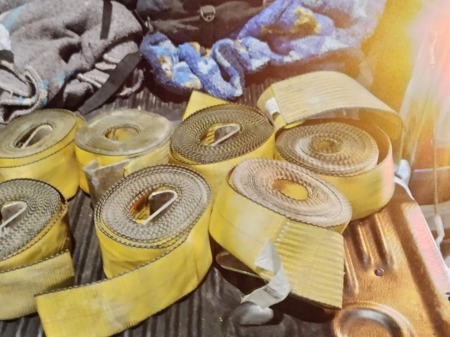 Descubrieron a tres jóvenes robando lingas desde un camión en una estación YPF