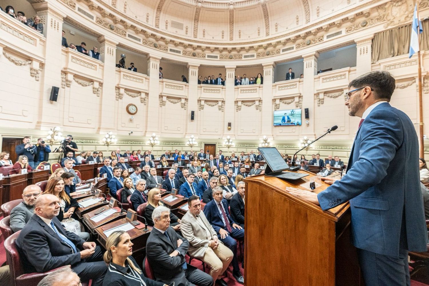 Pullaro en la Asamblea Legislativa.
