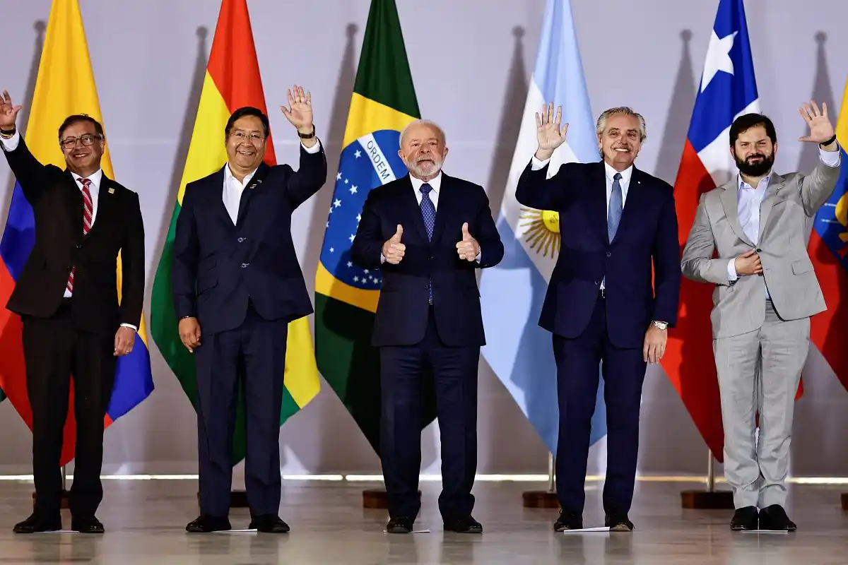 Presidente latinoamericanos participan de la cumbre del Unasur.