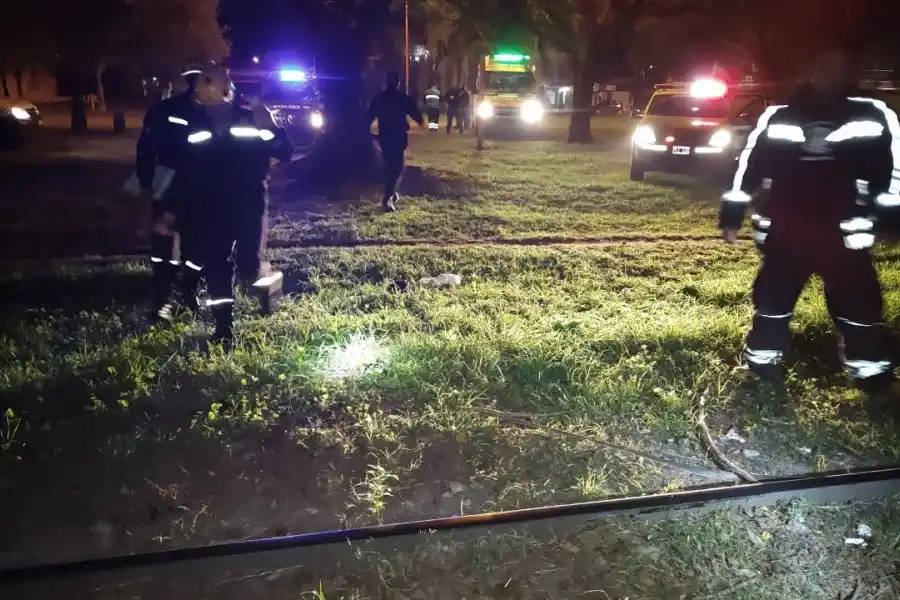 Un joven terminó con graves heridas al caer en las vías y ser arrollado por un tren en Venado Tuerto