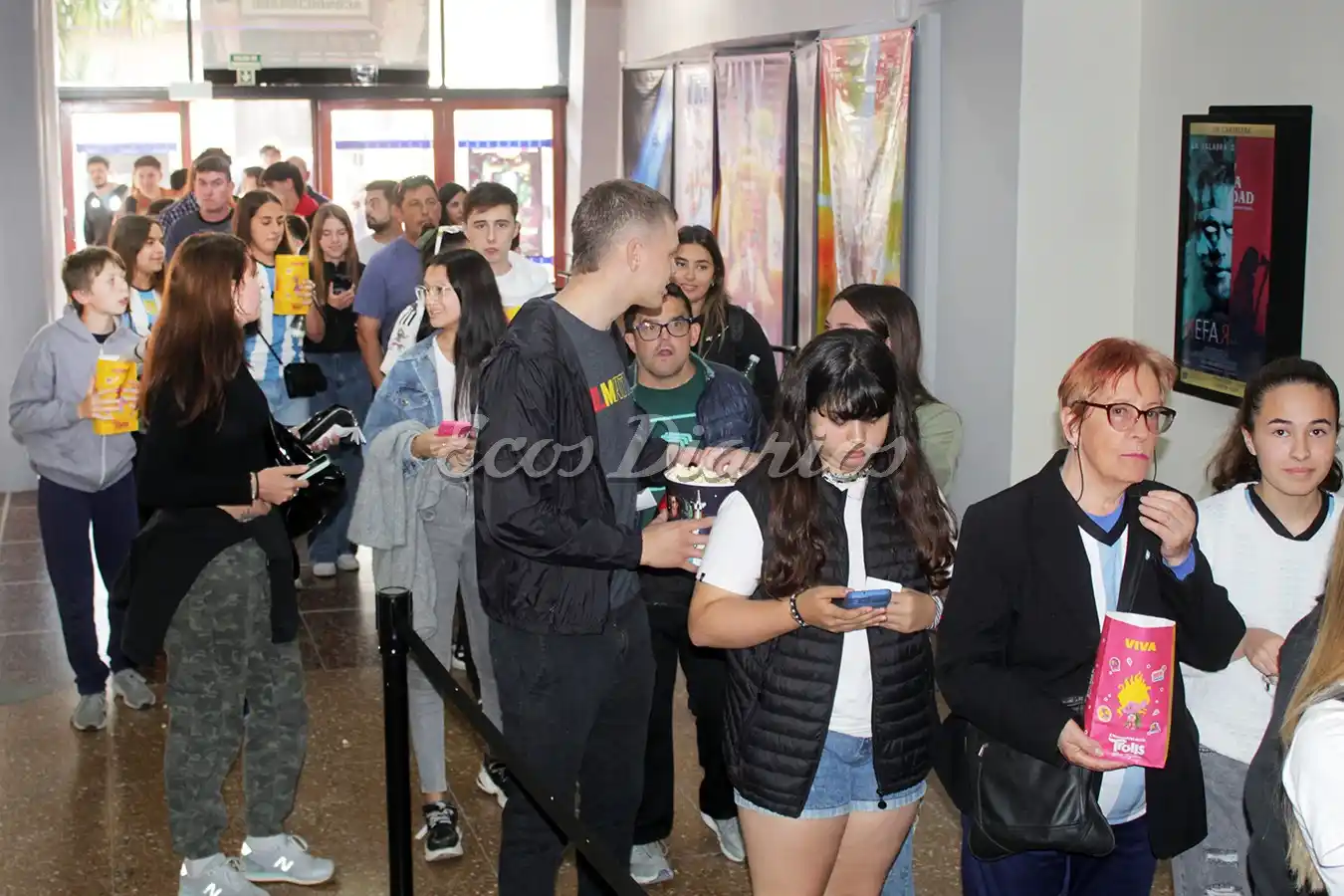 Larga cola en el cine para volver ver el momento en que se ganó la tercera