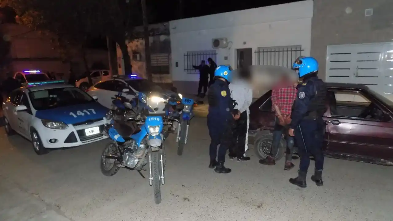 Dos jóvenes, uno buscado y el otro condenado, robaron y degollaron dos animales