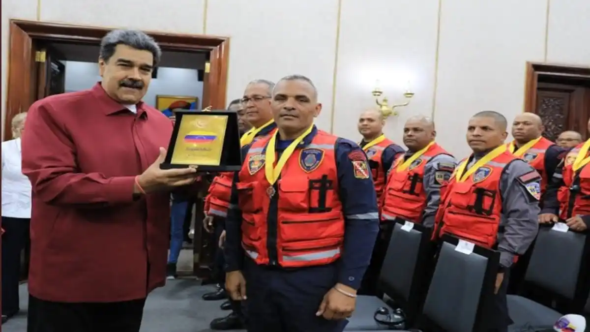 ¿RECONCILIACIÓN? Maduro de acerca al presidente Boric agradeciéndole las atenciones