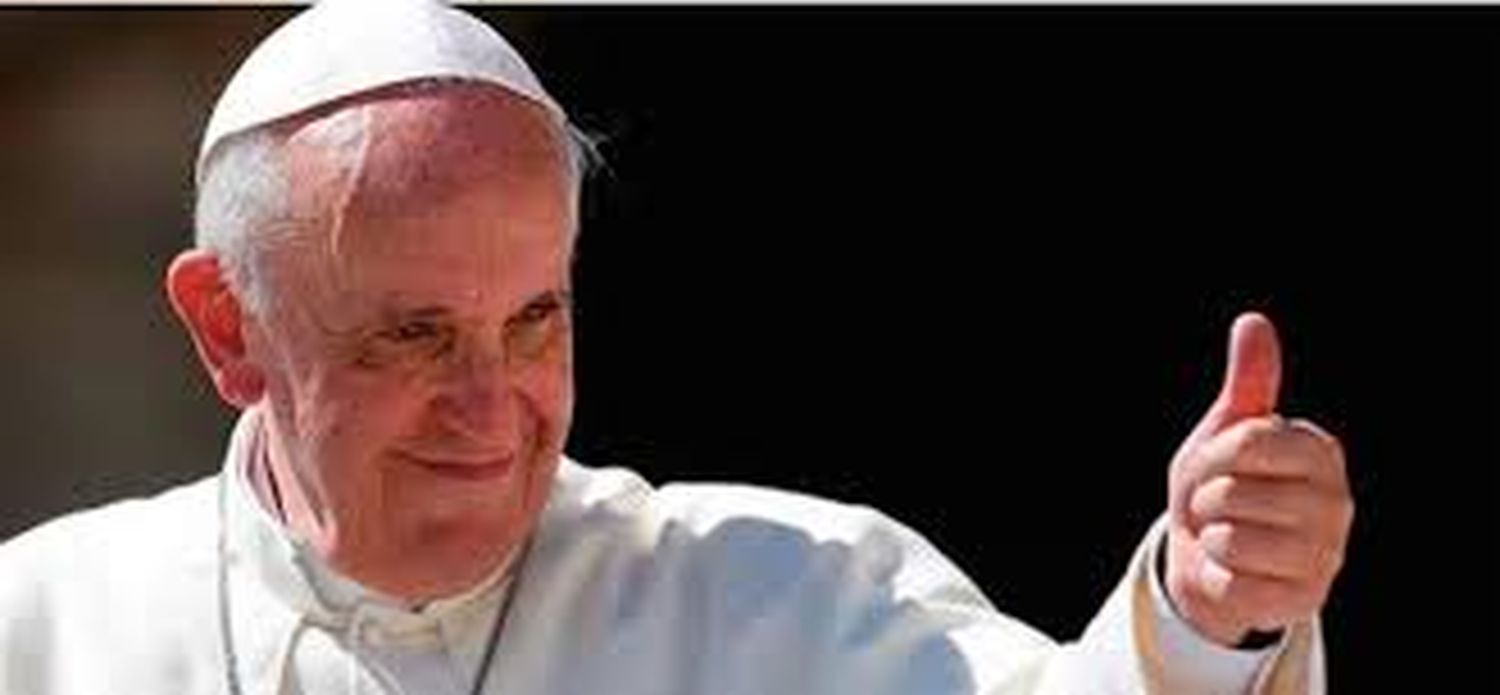 ¡VÁLGAME DIOS! Papa Francisco le da «like» a foto de modelo con sugestivo traje