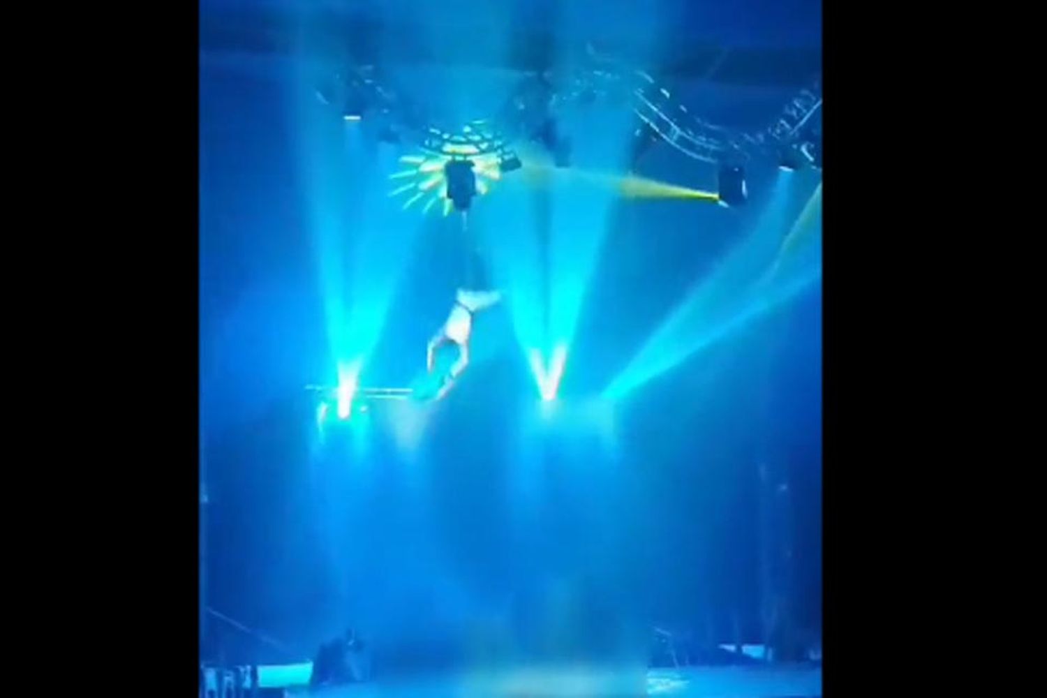 Dos trapecistas argentinos heridos tras caer en pleno show en circo de Brasil