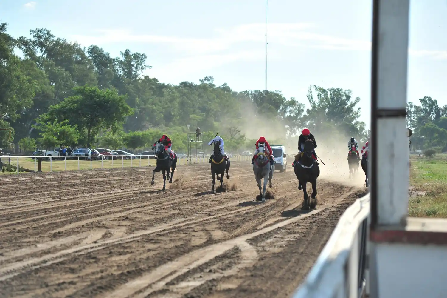 Se destaca el Hándicap Día de la Independencia en la carta de llamado.