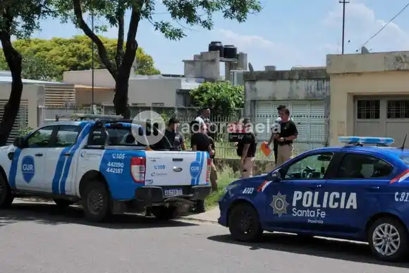 VIDEO | Fueron atrapados mientras robaban y por el enojo, uno de ellos le pegó un cabezazo al patrullero