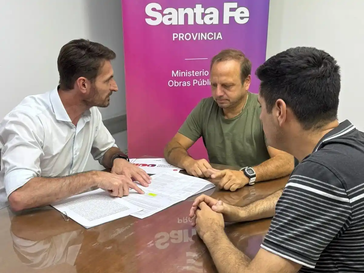 REUNIÓN CON EL DIRECTOR PROVINCIAL DE VIVIENDA Y URBANISMO aira san vicente - 2