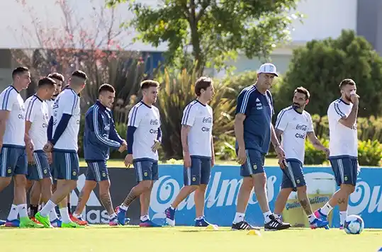 Con varios cambios, Argentina enfrenta a Bolivia