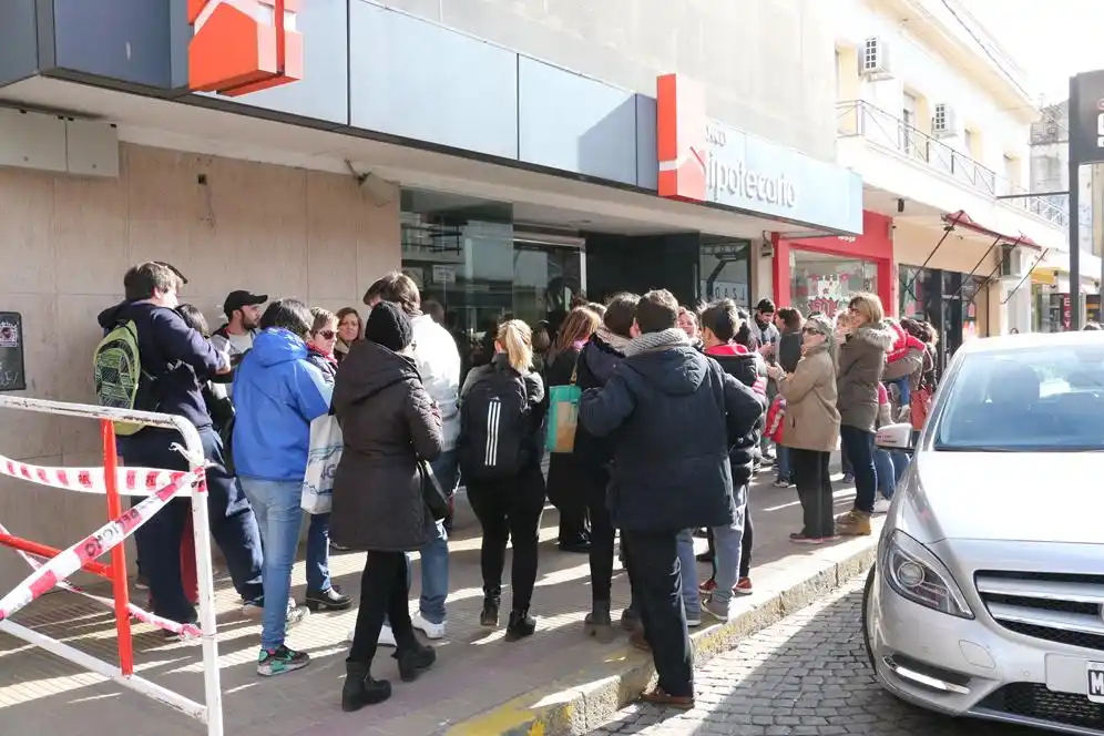Procrear: protesta con un cacerolazo en el Hipotecario 