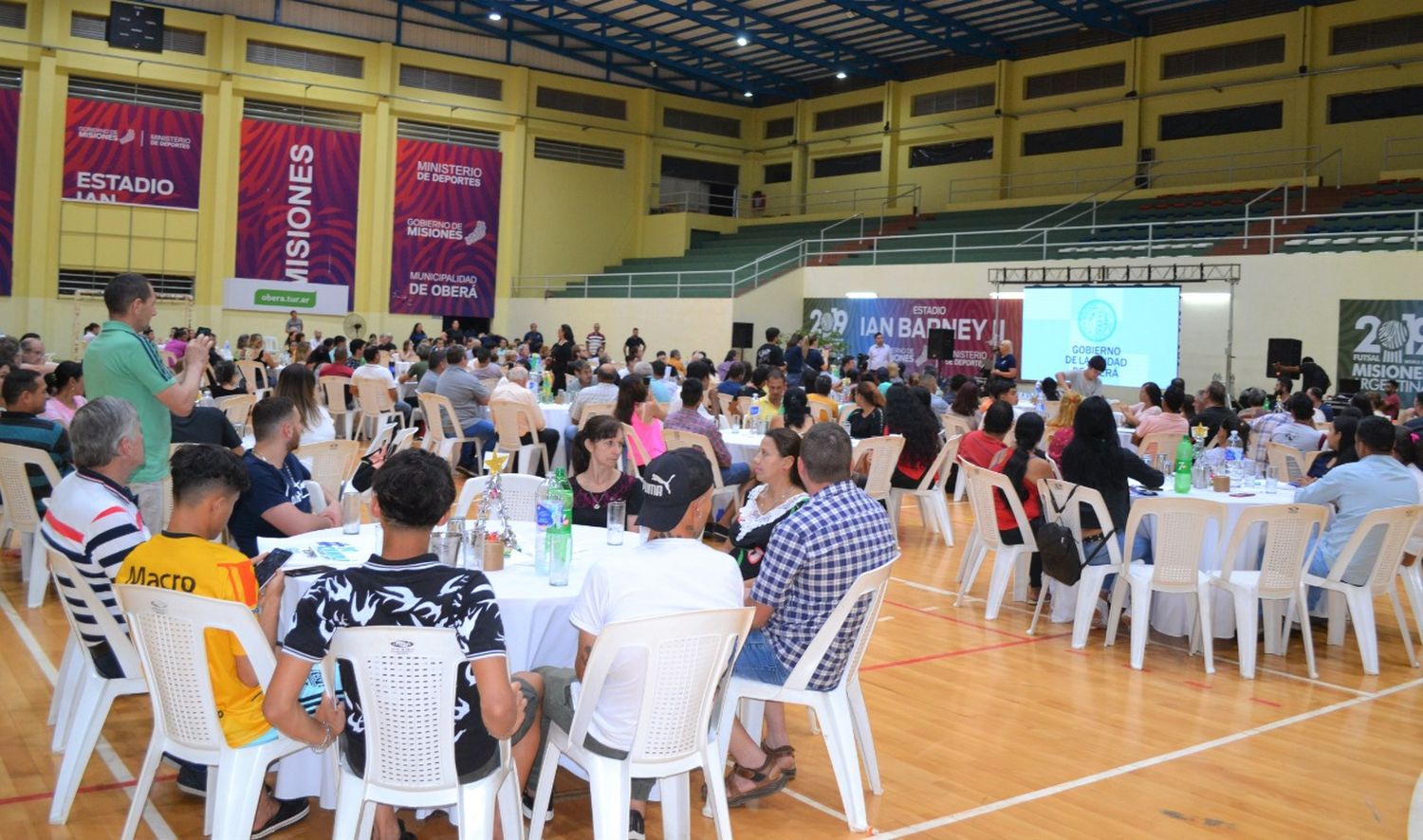 Primer encuentro de comisiones y subcomisiones vecinales de Oberá