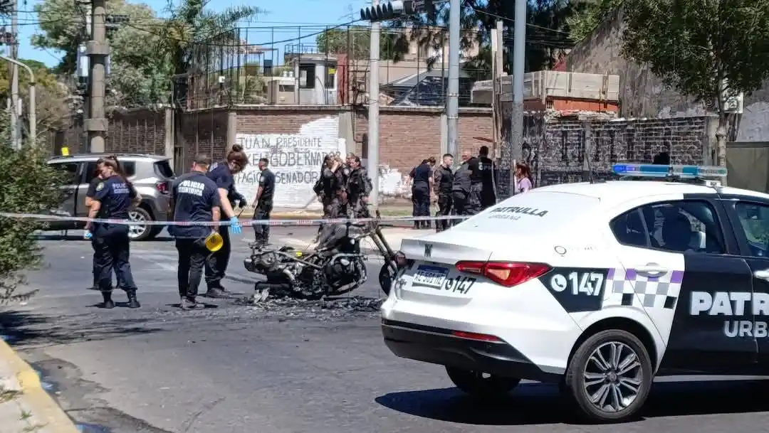 Dos policías muertos.