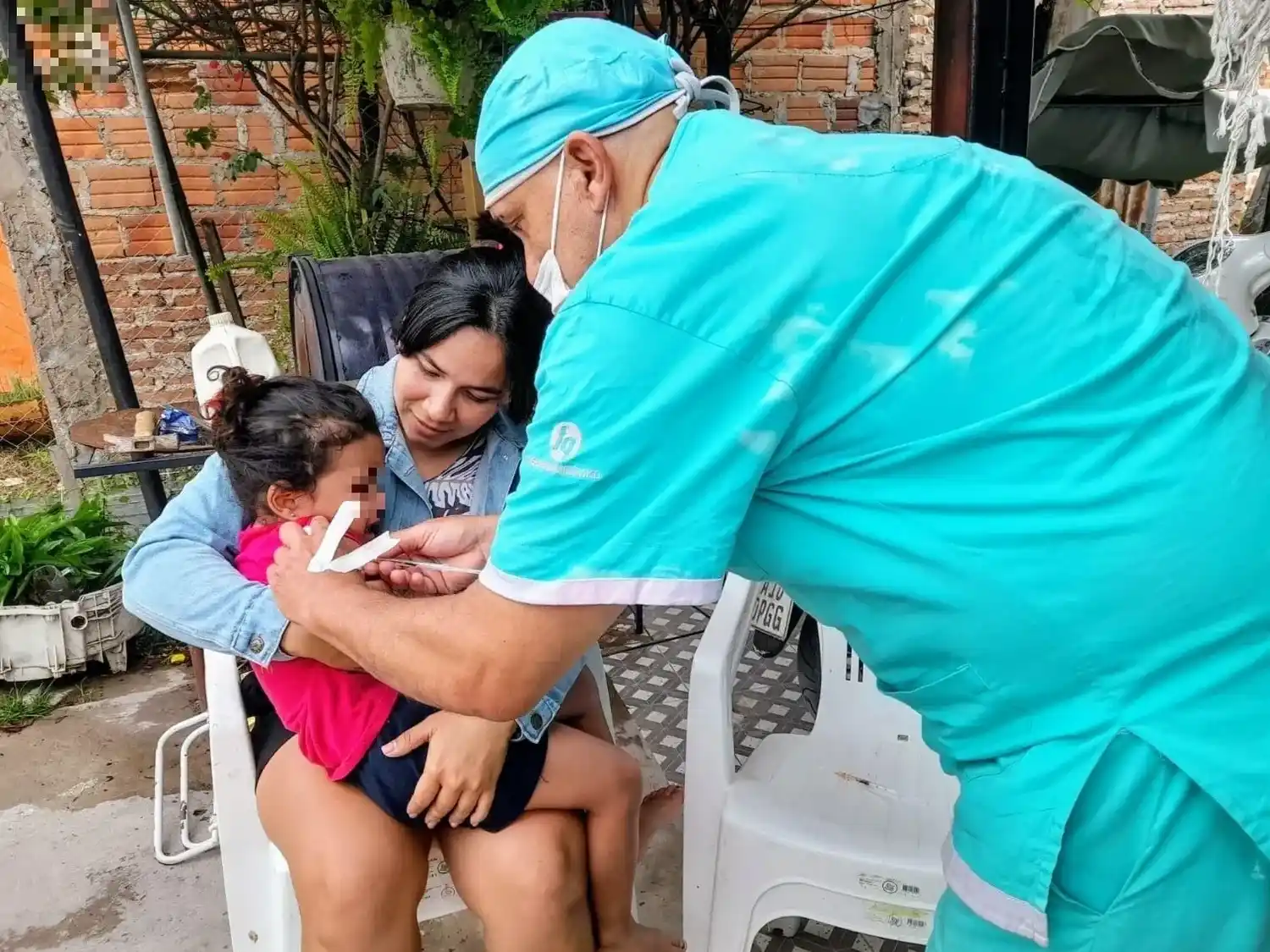 Villa Hermosa refuerza la inmunización invernal casa por casa