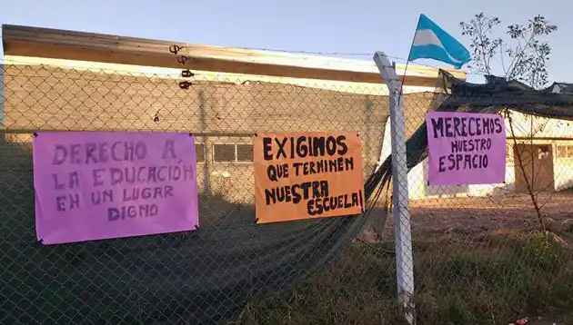 Escobar: Kicillof encabeza acto de finalización edilicia en escuela de Garín