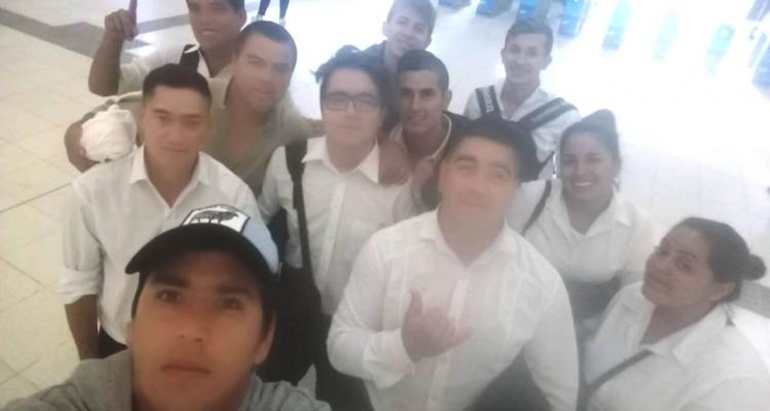 Iban a rendir examen para el Servicio Penitenciario y secuestraron el vehículo que habían contratado